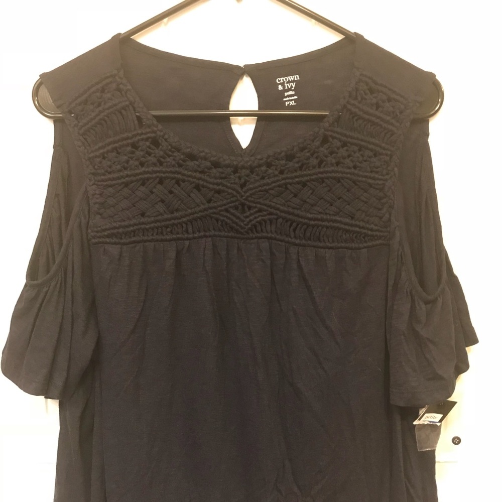 Crown & Ivy Stylish Top